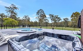 Kitchener Country Estate With Pool Hot Tub On Private Acres That Sleeps Up To 18